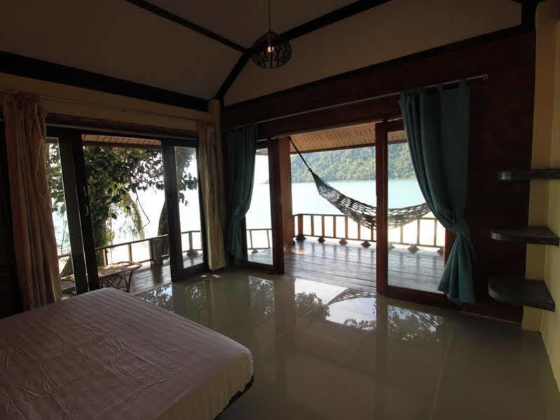 ホテル チョムジャン ビーチ リゾート パヤム島 エクステリア 写真