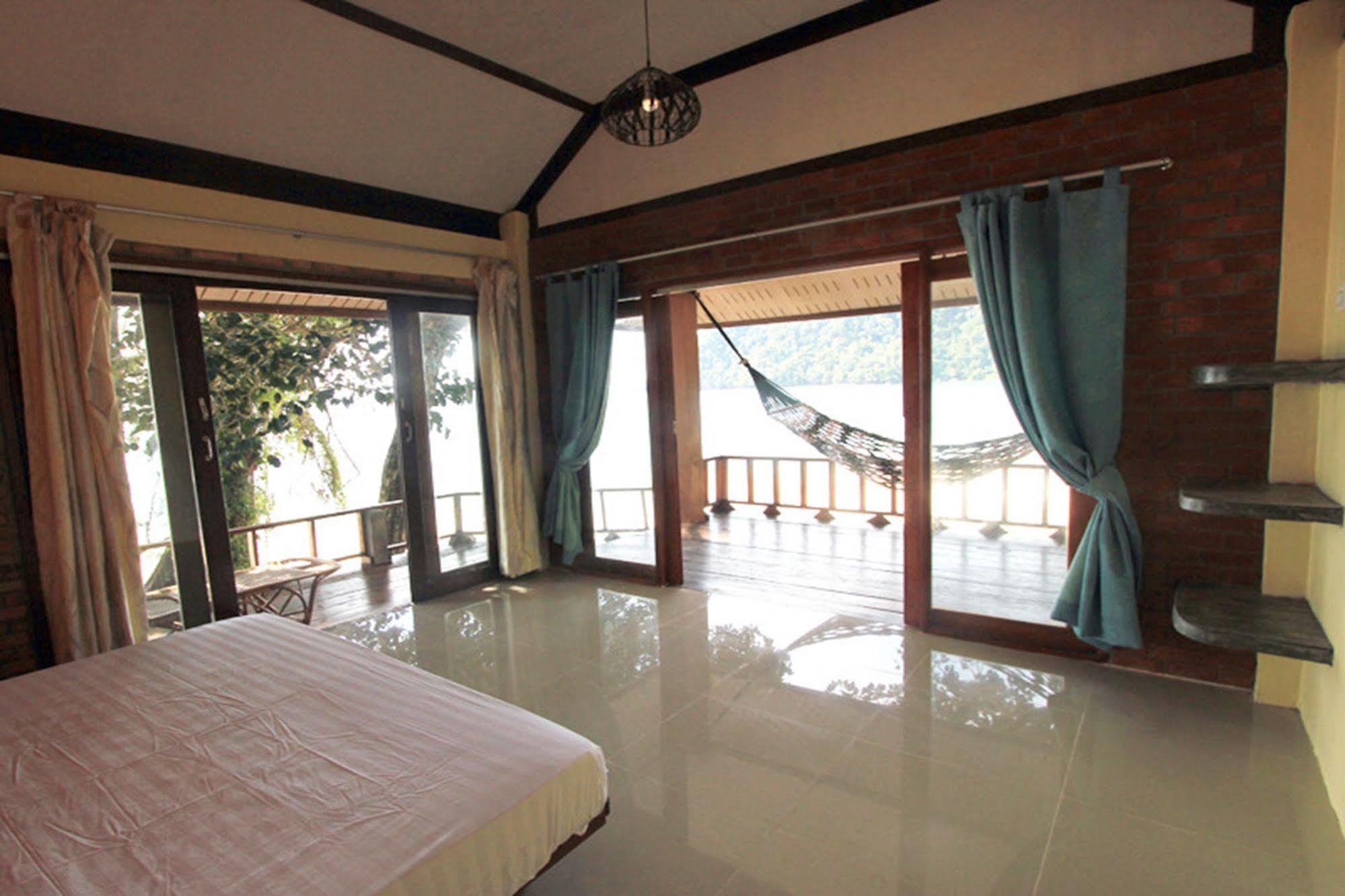 ホテル チョムジャン ビーチ リゾート パヤム島 エクステリア 写真